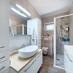 Hacijenda With Private Pool And Jacuzzi Appartamento Kaštela