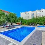 Hacijenda With Private Pool And Jacuzzi Appartamento Kaštela
