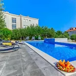 Hacijenda With Private Pool And Jacuzzi Appartamento Kaštela