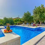 Hacijenda With Private Pool And Jacuzzi * Kaštela